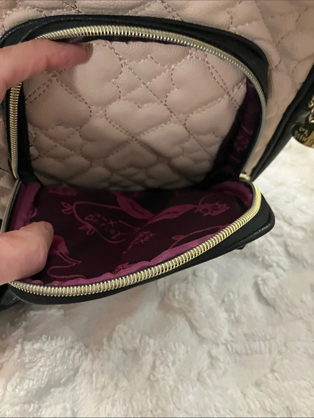 Betsey Johnson Black & Blush Quilted Cat Face Mini Backpack - Picture 5 of 6